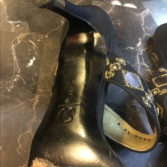 St.John Heels Black 9.5 with Beautiful Design - Picture 13 of 16